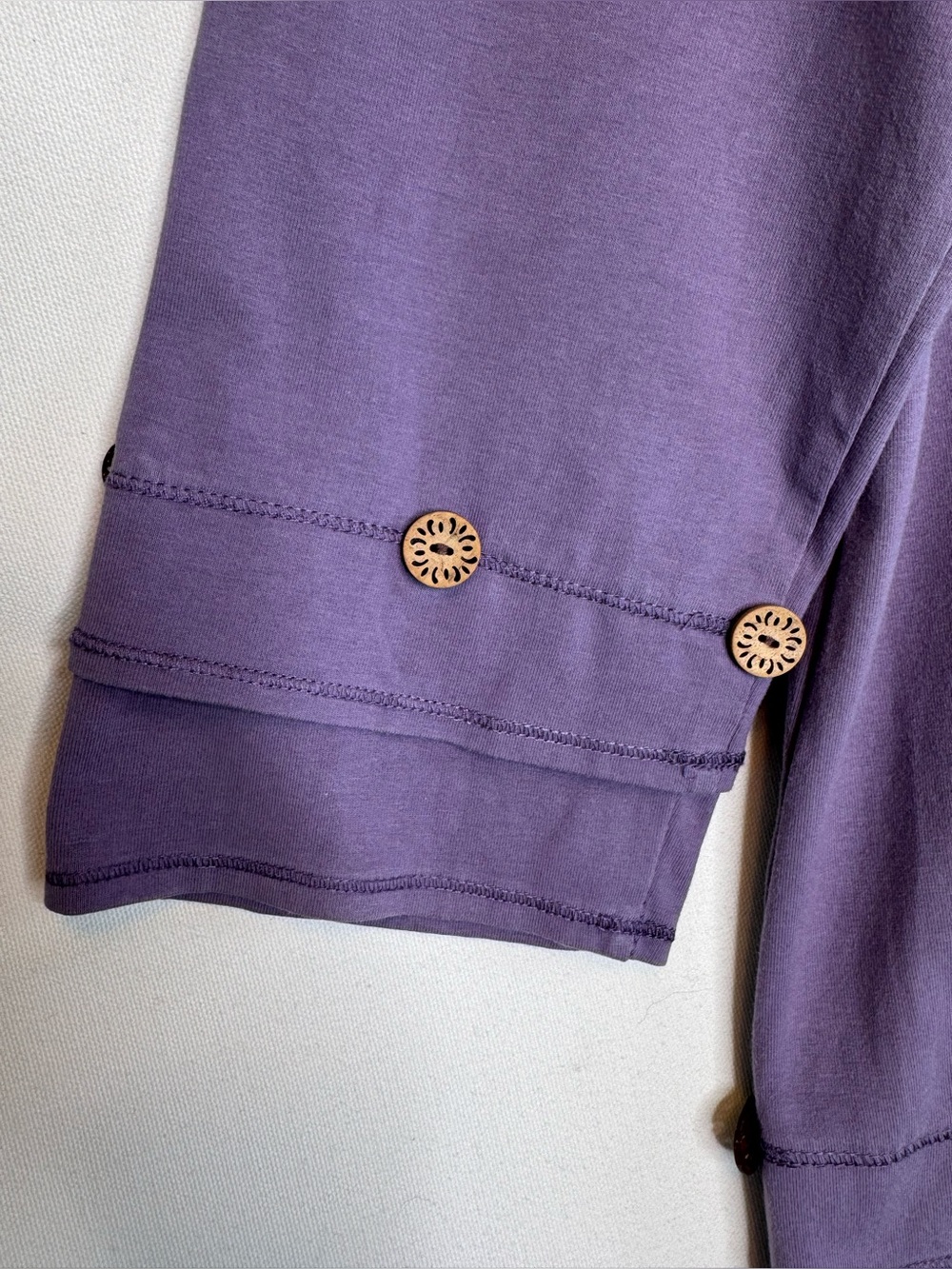 Lulu‎ B 3/4 Sleeve Top cotton spandex wood buttons layered hem size small purple - Picture 2 of 8